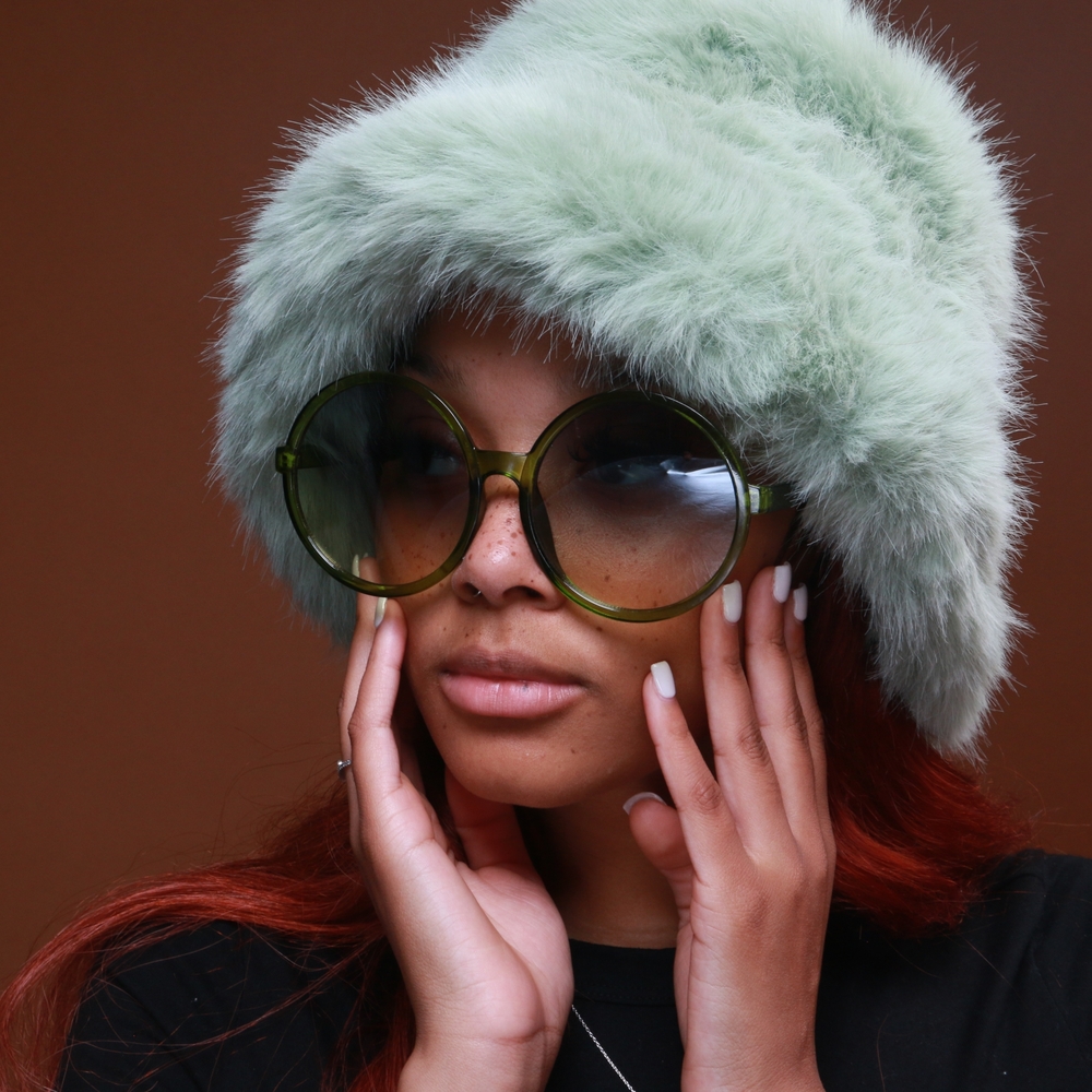 Stylish Green Fur Hat and Sunglasses Set